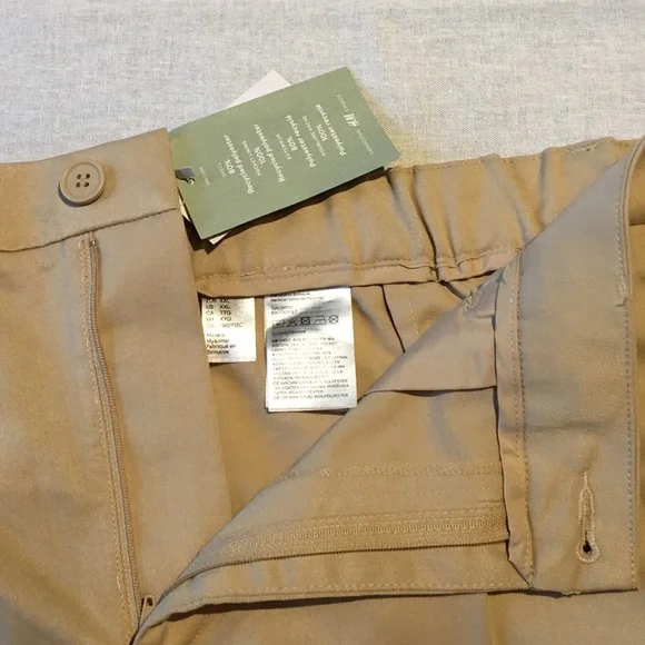 Shorts - Picture 3 of 4